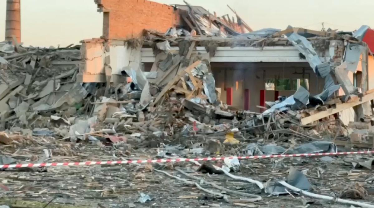 Edificio destruido como resultado de un ataque con misiles en Sarny, una ciudad en la región de Rivne en el oeste de Ucrania.