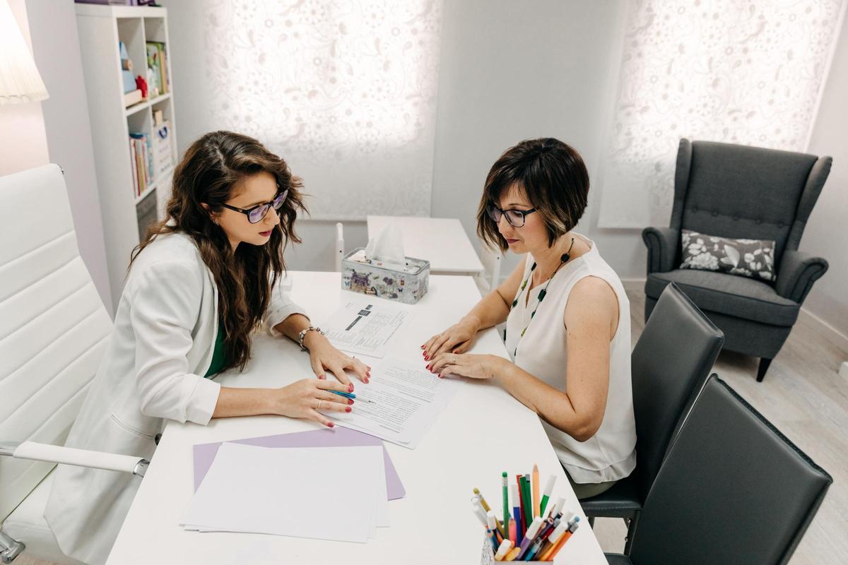 La psicóloga alicantina también realiza sesiones de terapia con adultos