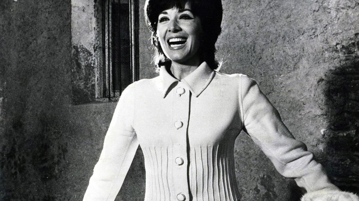 Concha Velasco en la película 'Historias de la televisión' (1965).