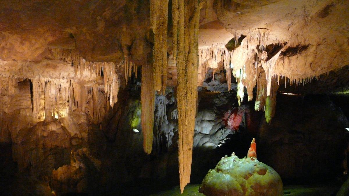 Interior de las Grutas de Bétharram