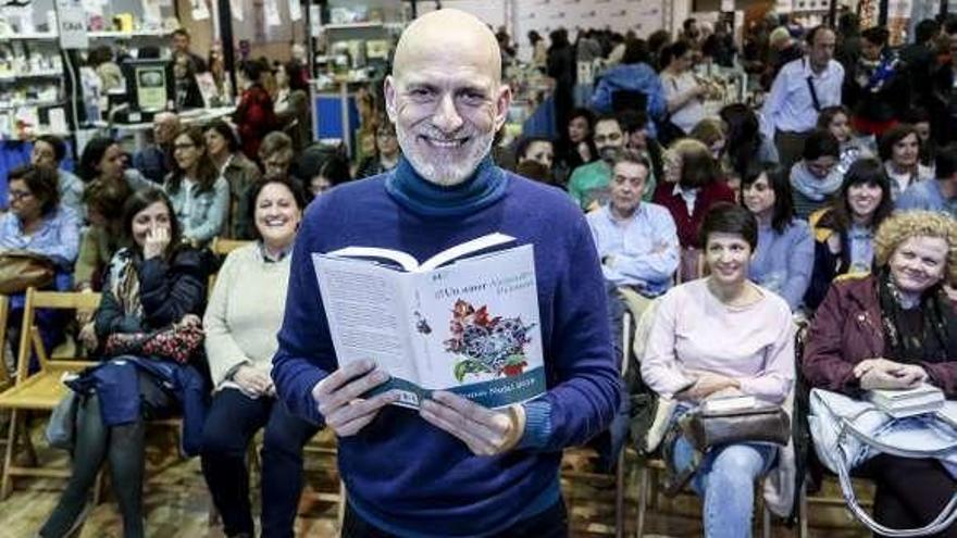 El último premio &quot;Nadal&quot; visita la feria