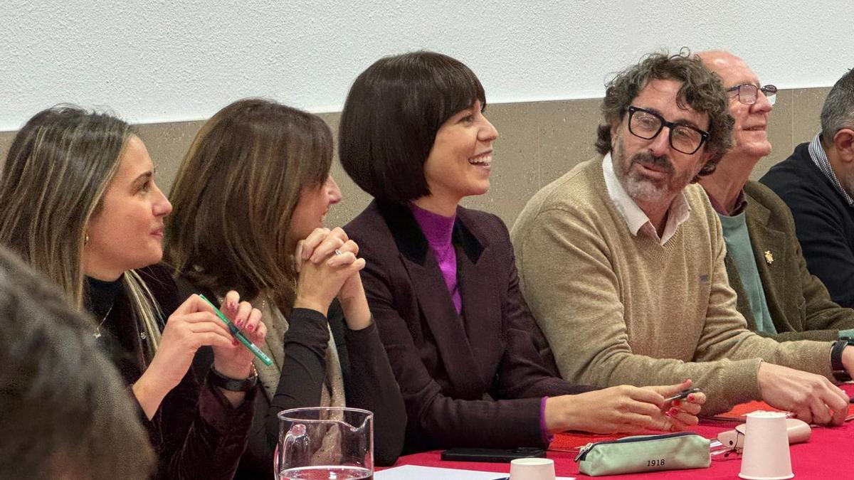 Diana Morant preside la reunión de la ejecutiva del PSPV en Paiporta, este jueves.