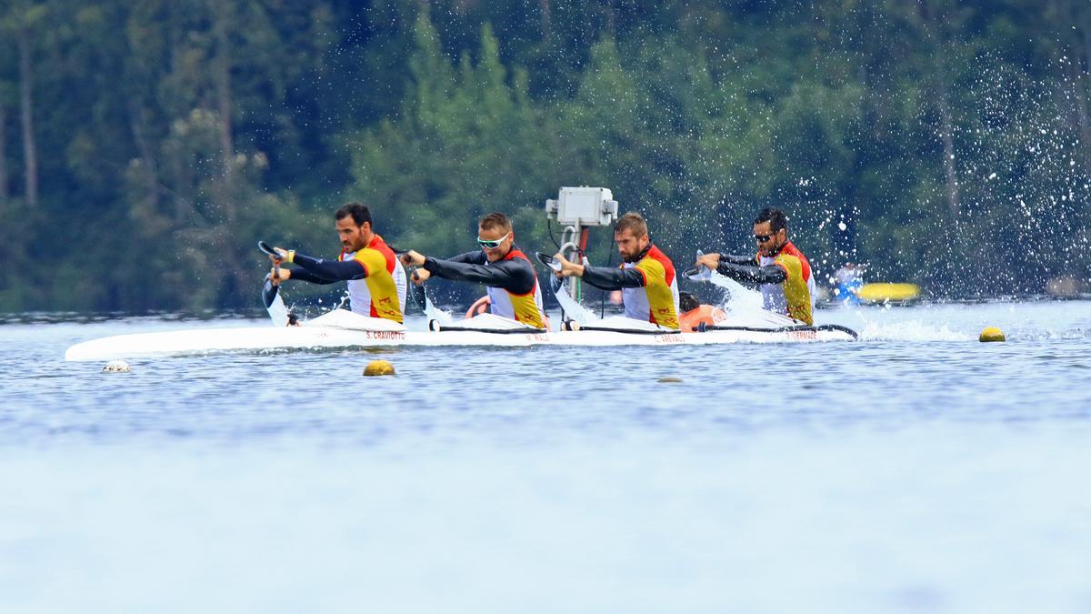 El K4 español ya entrena con la nueva embarcación