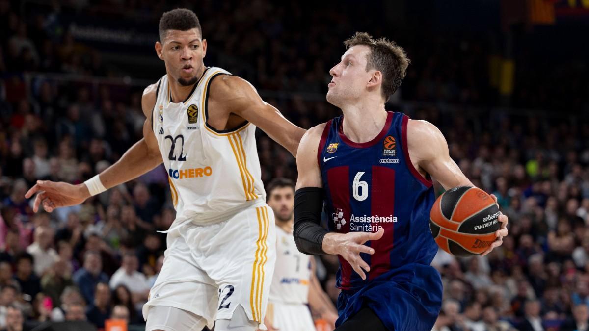 Jan Vesely y Edy Tavares, en un clásico de la pasada Euroliga