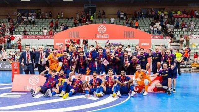El Barça celebra la conquista del título de la Primera División de fútbol sala de la temporada 25-26