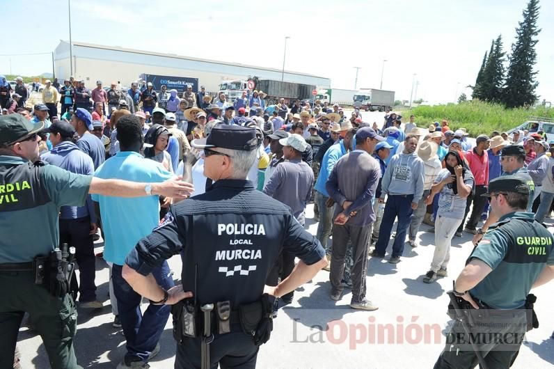 Protesta hortofrutícola en una empresa de El Raal