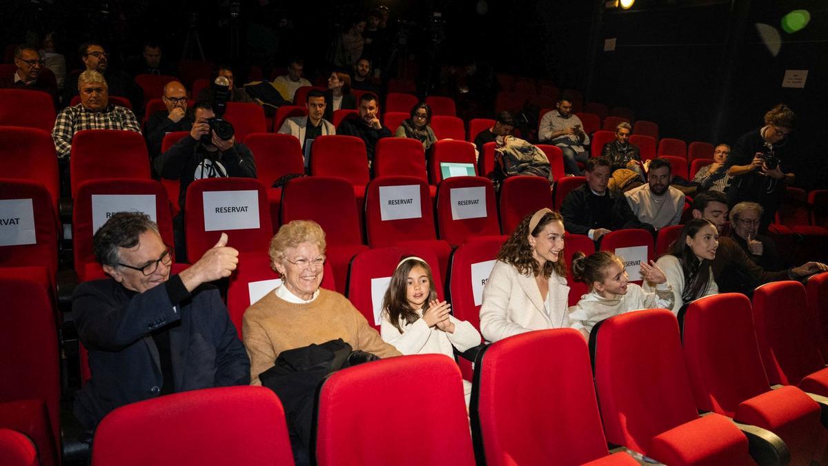 Marc Gasol divulgó este martes un corto y entretenido vídeo que arrastraba un interrogante: y ahora, ¿qué? Con la rueda de prensa convocada para este miércoles en el cine Texas de Barcelona buscó responder a la cuestión. No hacía falta acreditarse como experto en baloncesto, ni indagar en fuentes, para entender que se trataba de la puesta en escena de su retirada como jugador, postergada unos cuantos meses.