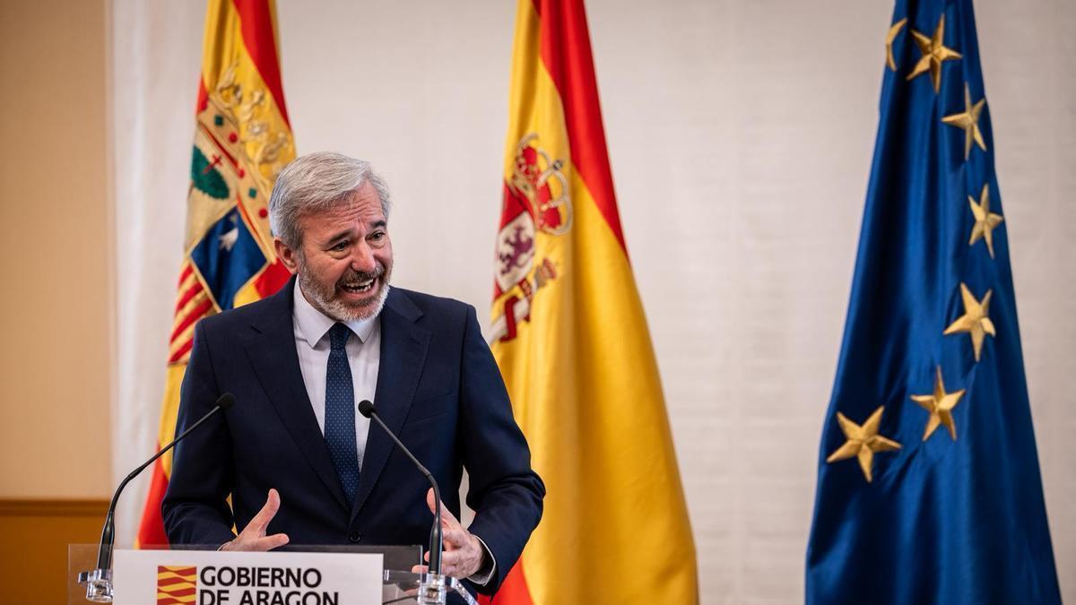 Jorge Azcón pide disculpas por sus palabras sobre María Jesús Montero y Pilar Alegría.