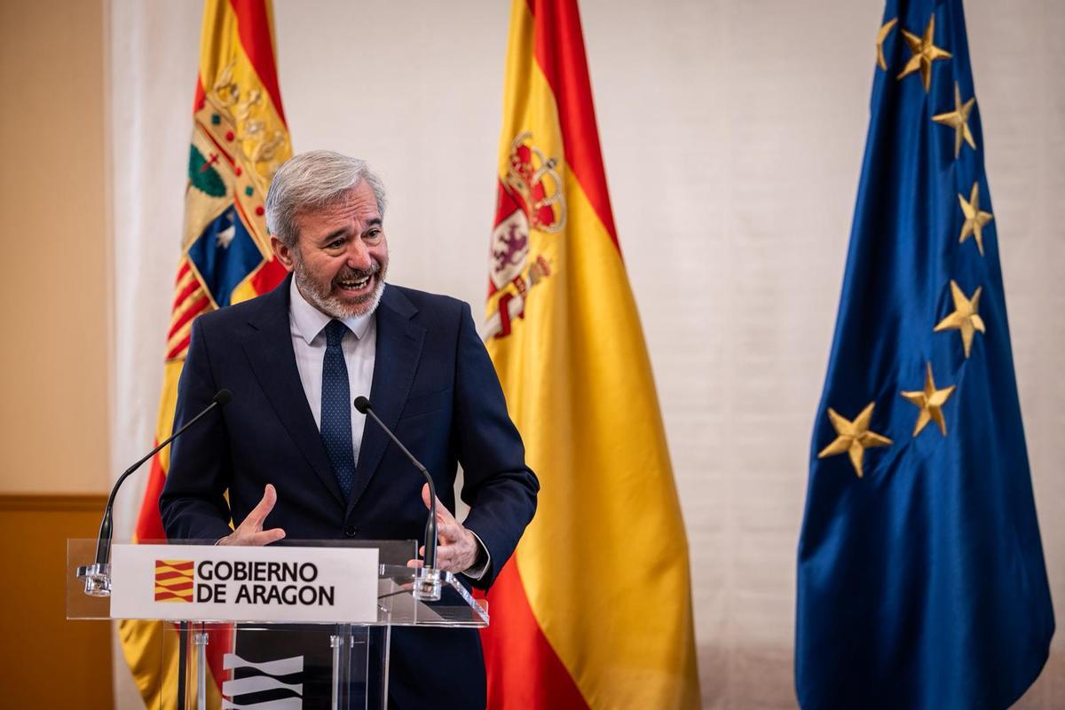 El presidente de Aragón en funciones, Jorge Azcón, pide disculpas por sus palabras sobre Pilar Alegría y María Jesús Montero.