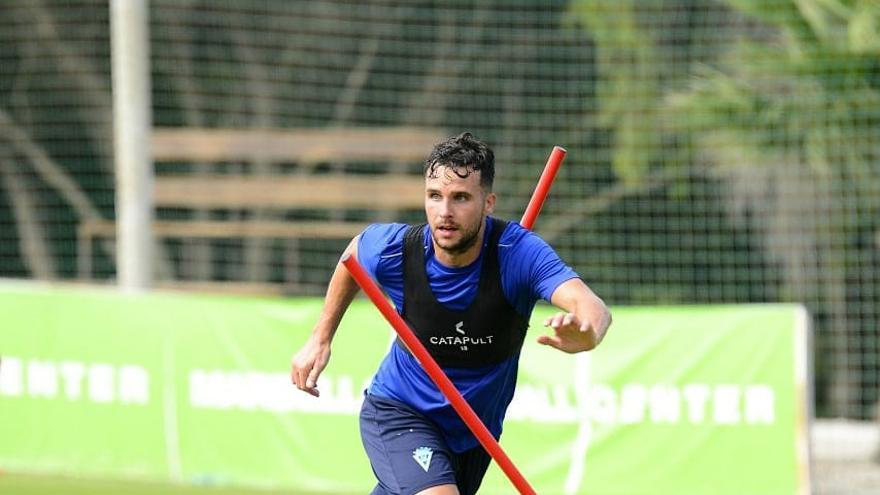 Álvaro Giménez, durante un entrenamiento con el Cádiz.