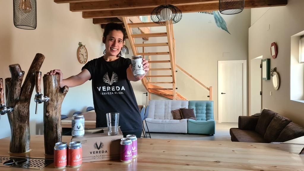 Belén Sesé montó una fábrica de cerveza junto a su pareja y su cuñado en Ledigos.