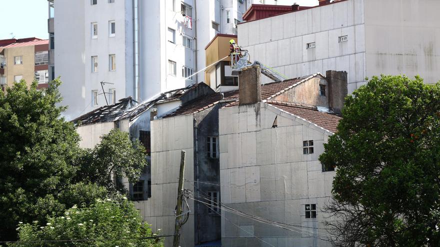 Arde una casa en Vigo que sus propietarios querían desalojar de okupas