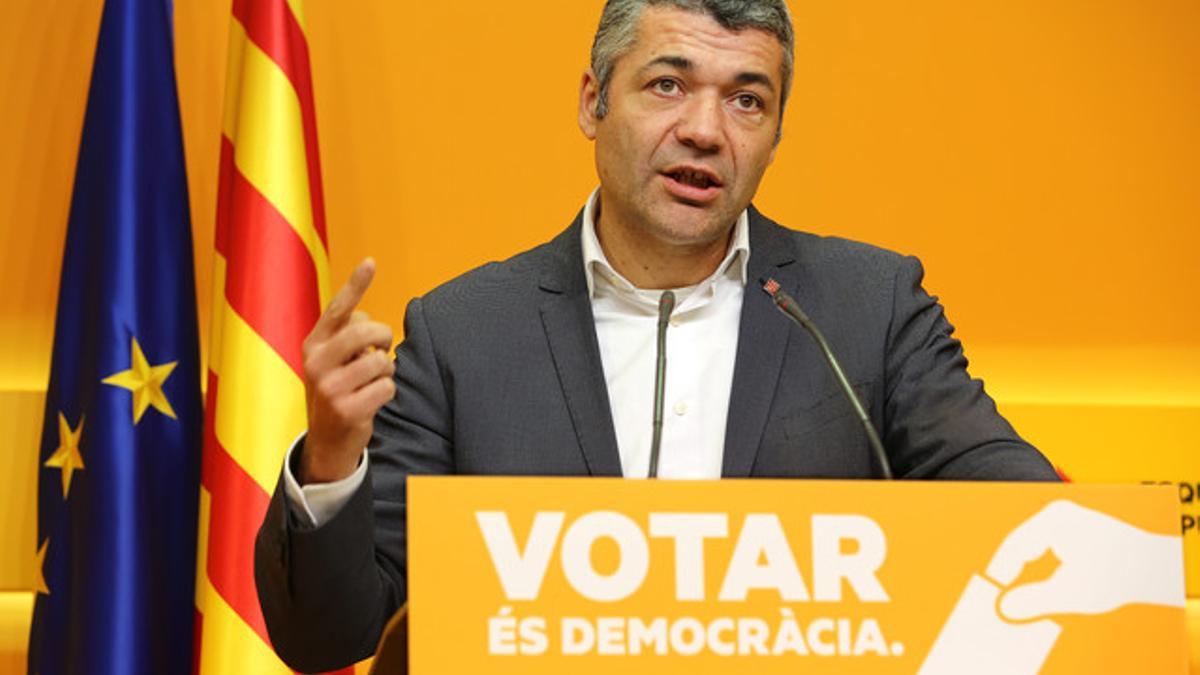 Oriol Amorós, en una rueda de prensa en la sede de ERC.