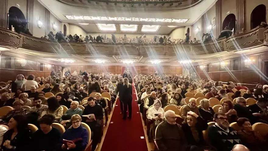 Gijón disfruta del concierto de Año Nuevo en el teatro Jovellanos