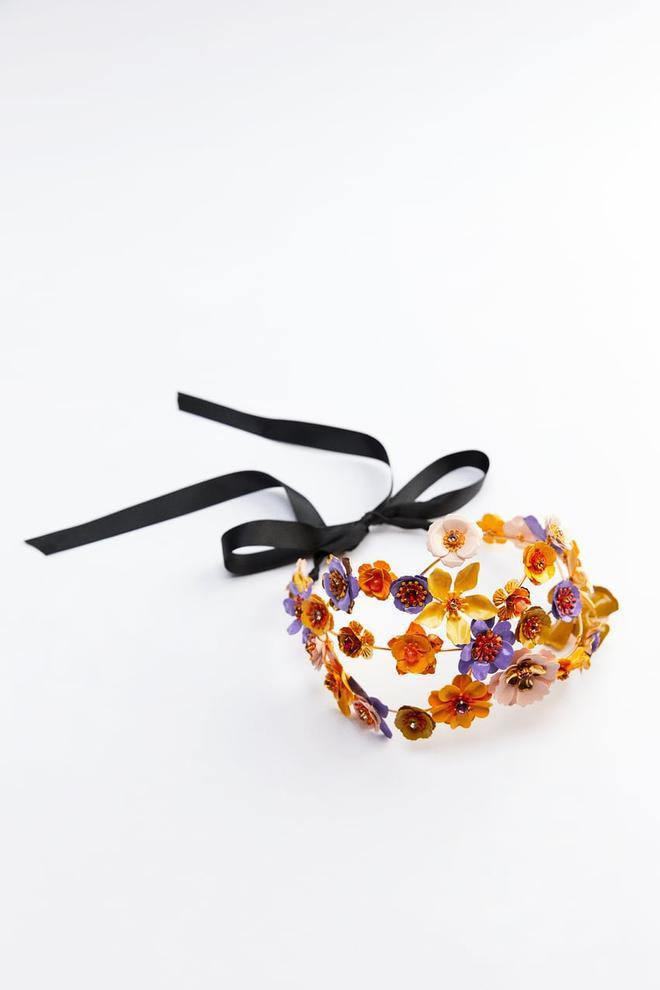 Diadema de flores de Zara (precio: 25,95 euros)