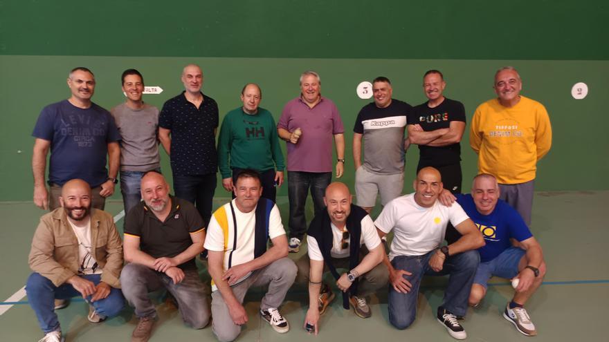 Emotivo homenaje al impulsor de la pelota vasca en Cangas de Onís