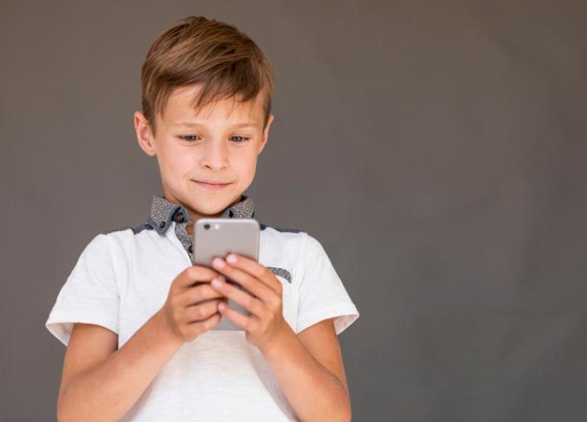 I tu, ja li has donat el mòbil al teu fill?