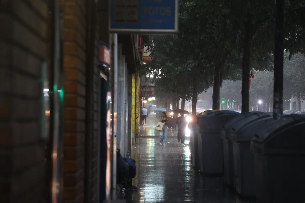 Imágenes de la lluvia en el barrio alicantino de Altozano.