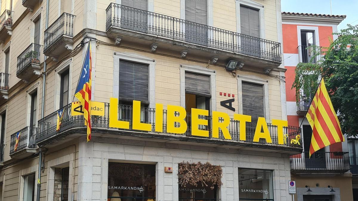 L'actual seu, amb les mítiques lletres que conformen la paraula Llibertat.