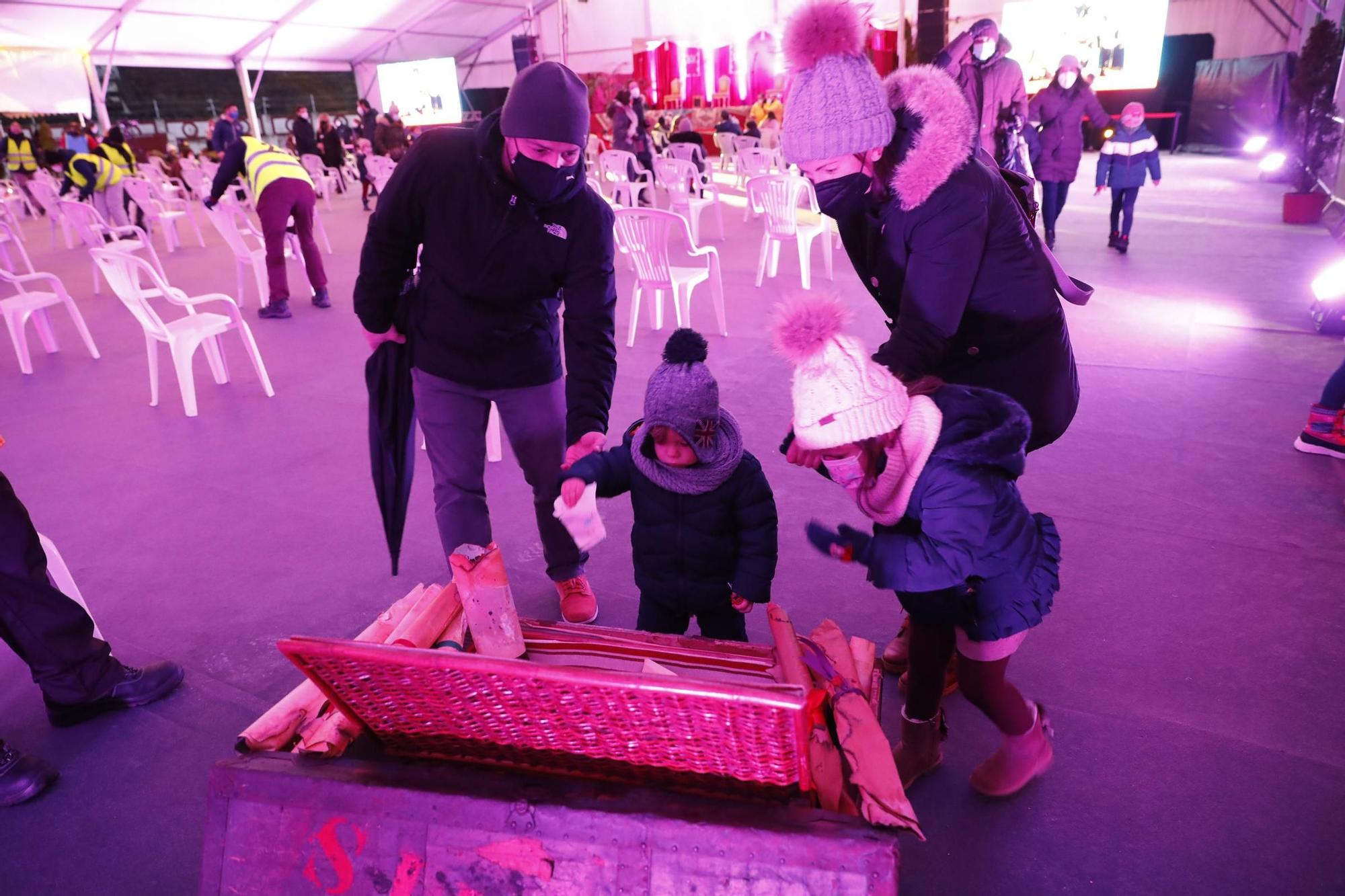 Los Reyes Magos protagonizan un segunda jornada de ilusión en Gijón