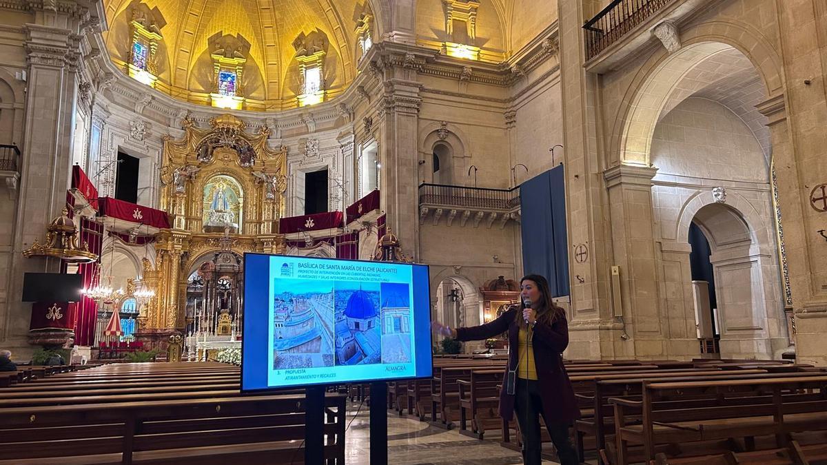 La directora de Almagra Arquitectura i Patrimoni, Amparo Sebastiá, durante la presentación del proyecto en la basílica, este jueves.