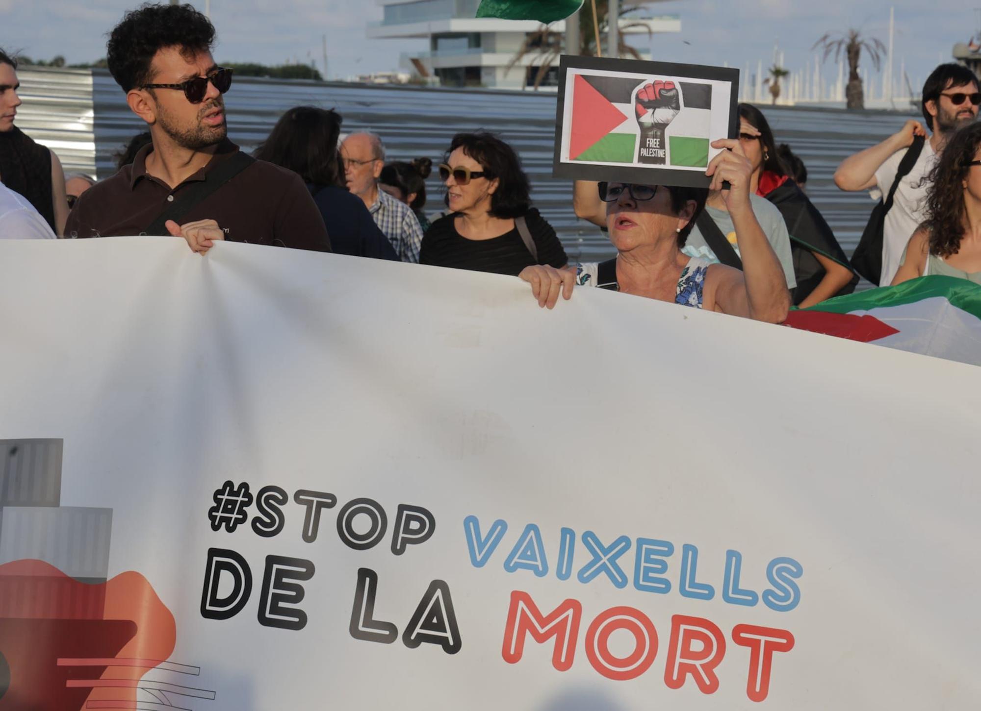 Decenas de activistas reclaman en València un embargo al comercio de armas con Israel