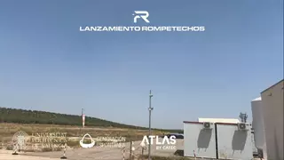 El despegue del cohete 'Rompetechos' de la UPV se propulsa hasta los 3km de altura