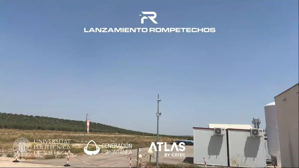 El despegue del cohete 'Rompetechos' de la UPV se propulsa hasta los 3km de altura