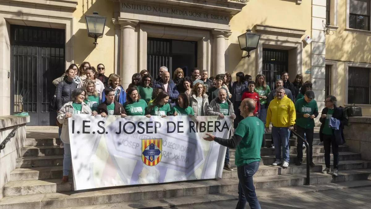 "En el IES Simarro de Xàtiva hay clases con 34 alumnos que están preparadas para 25"