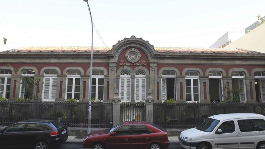 El Ayuntamiento autoriza el cambio de nombre del colegio Onésimo Redondo, uno de los símbolos franquistas de Santa Cruz