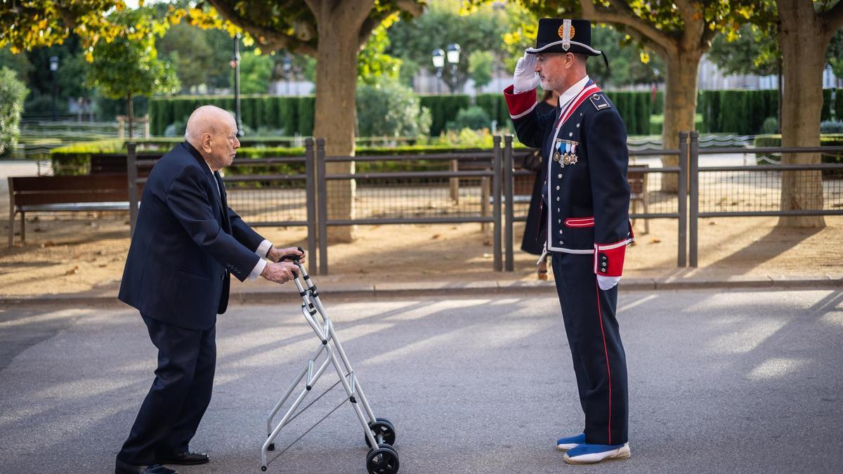 L'expresident de la Generalitat Jordi Pujol arribant a l'acte de la hissada de la senyera al Parlament