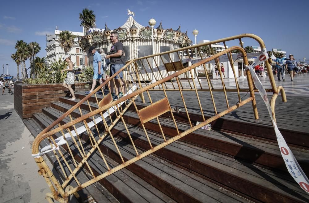 El paseo del Puerto ofrece una imagen de abandono, con escaleras rotas, suciedad, desconchones y pintadas