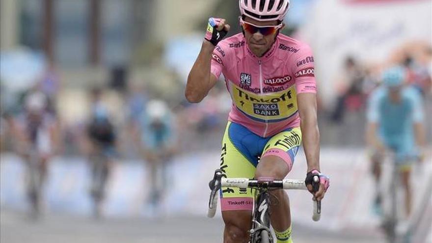 Contador sufre para ganar el Giro como un campeón