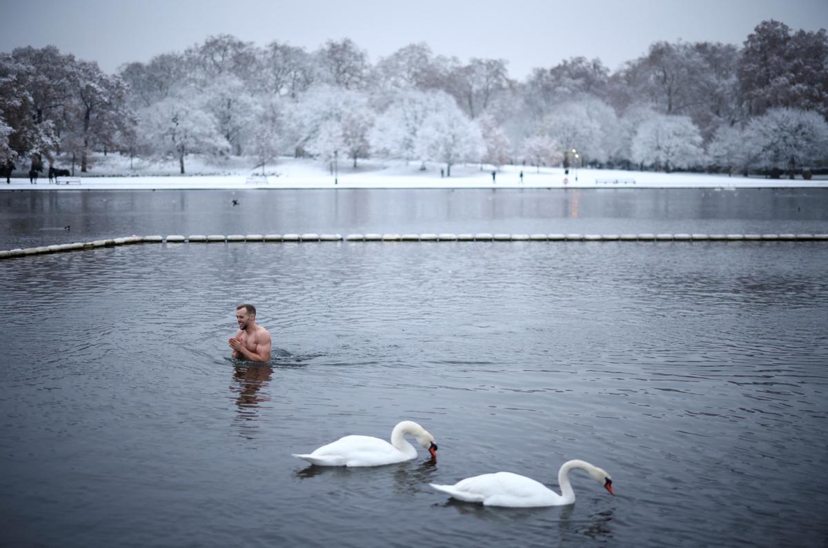 Baños helados en el lago Serpentine, en Londres