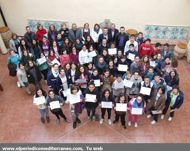 GALERÍA DE FOTOS -- Cien alumnos de Vila-real participan en una campaña de Convivencia en las Aulas