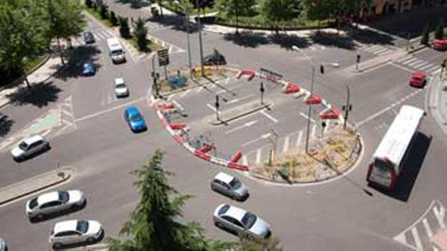 La rotonda simulada mejora el tráfico pero provoca quejas de los peatones