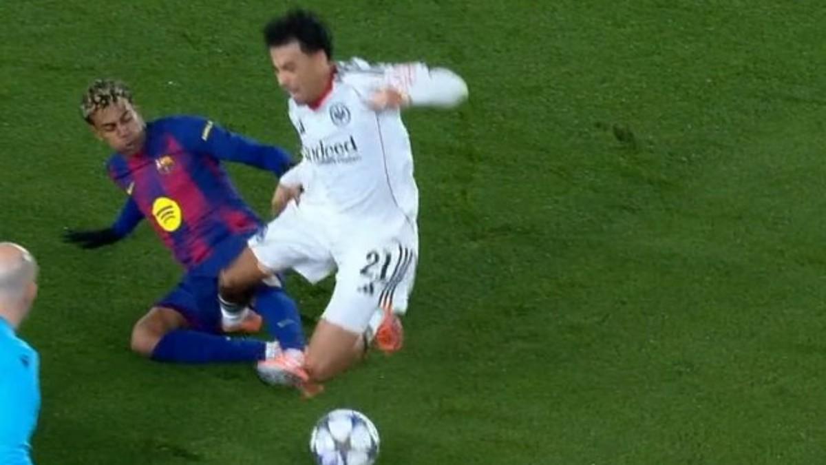 Lamine, en el momento de la falta