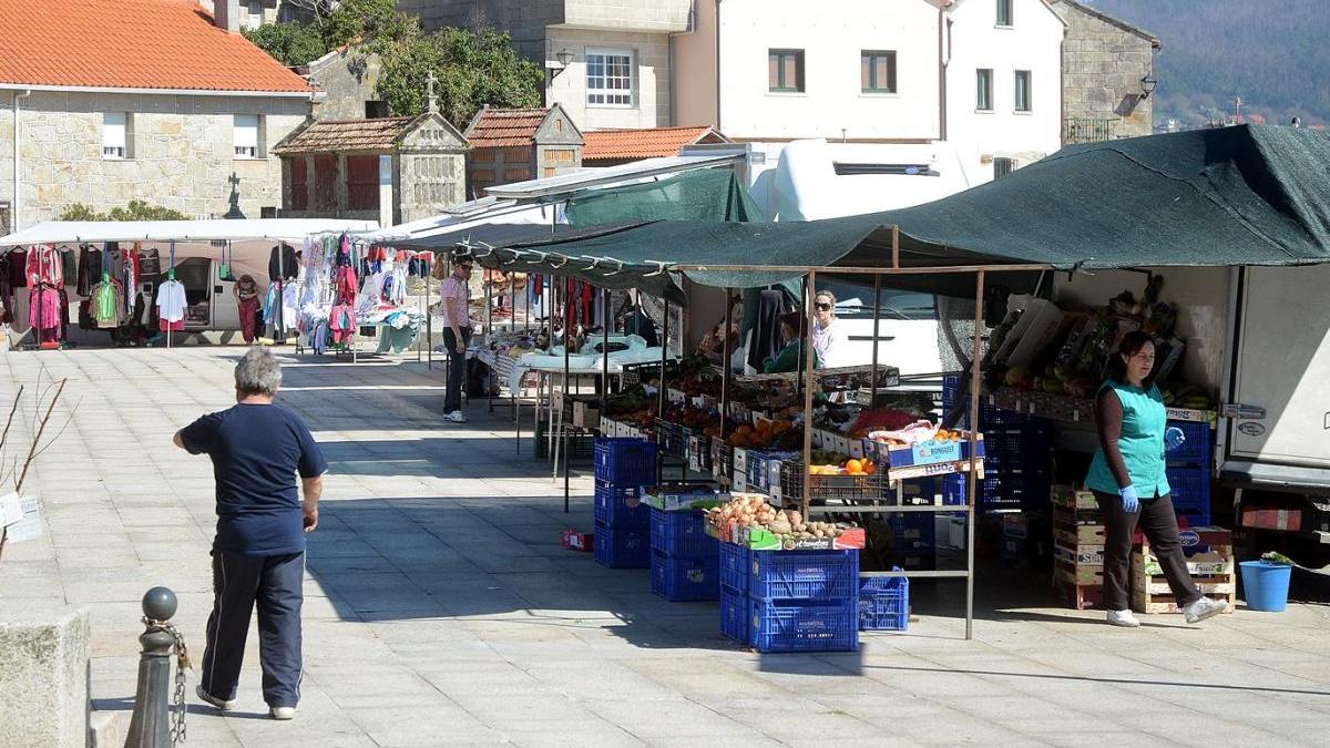 Vista del mercadillo de Combarro. // R. Vázquez