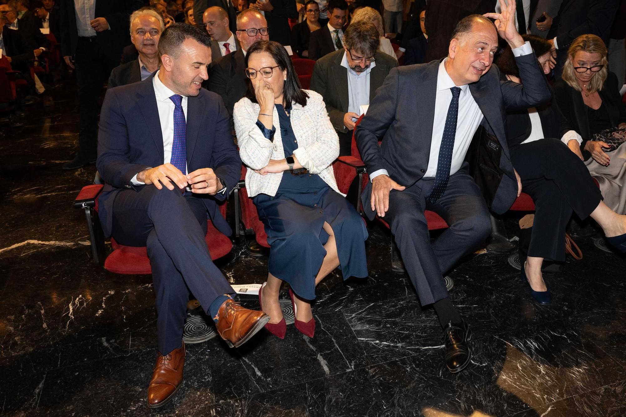 La gala de los premios taurinos de la Diputación de Valencia con Roca Rey, en imágenes