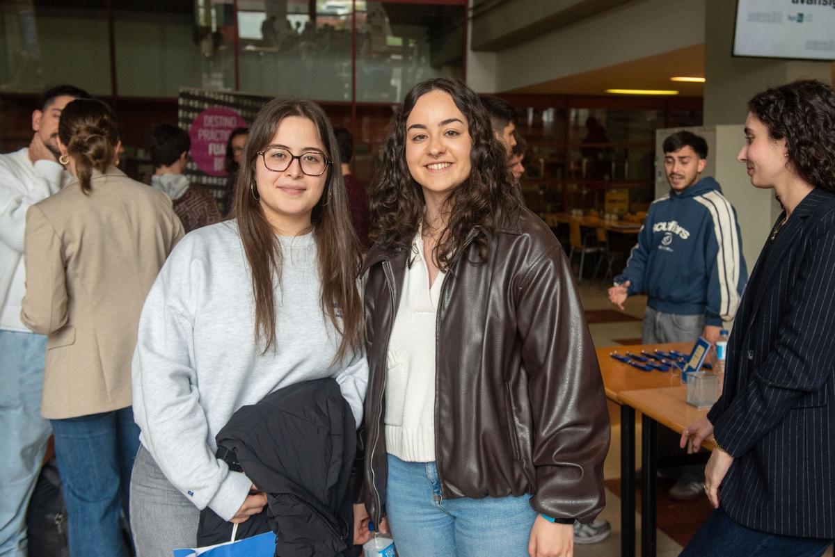 Lara y Nuria en la Feria de Emprego