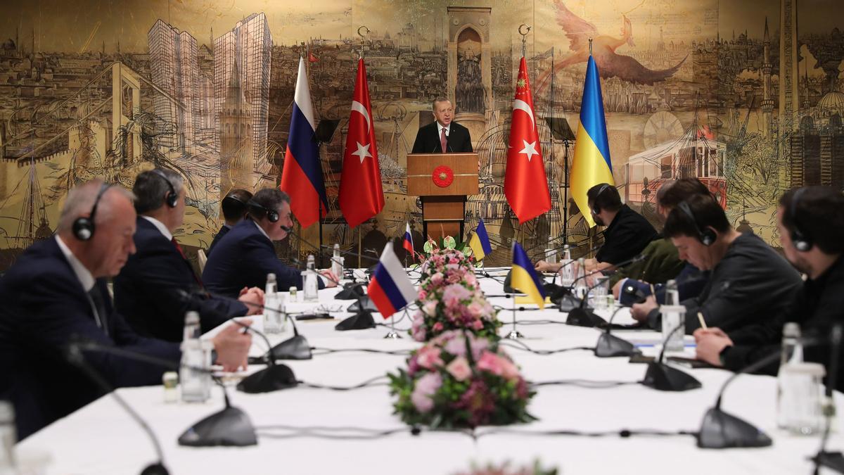 El presidente turco, Recep Tayyip Erdogan, abre conversaciones entre Ucrania y Rusia en Estambul