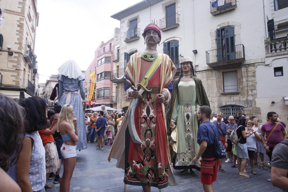 El ball de l'Àliga congrega desenes de persones a la festa de la Bisbal