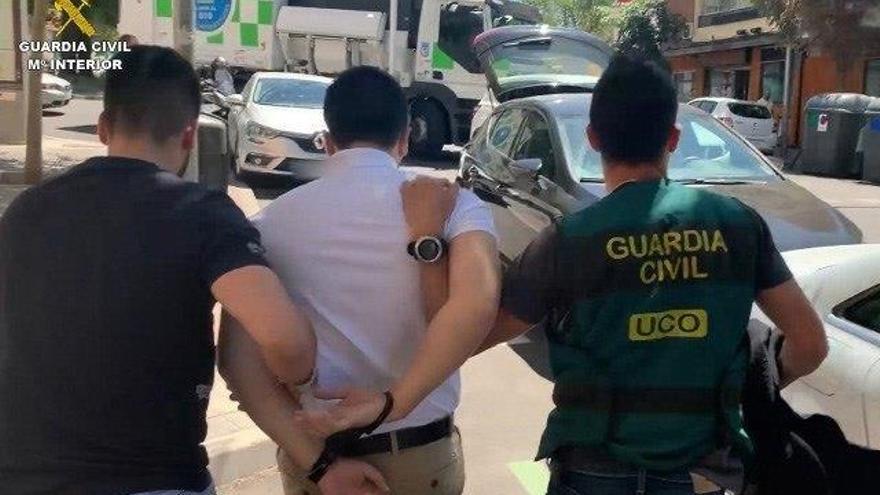 La Guardia Civil detiene al mayor ciber-estafador del país