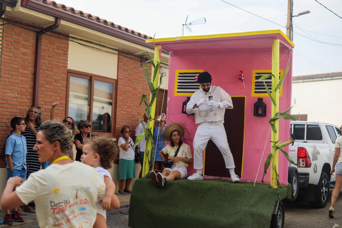 GALERÍA| Coreses es una fiesta con sus peñas y carrozas
