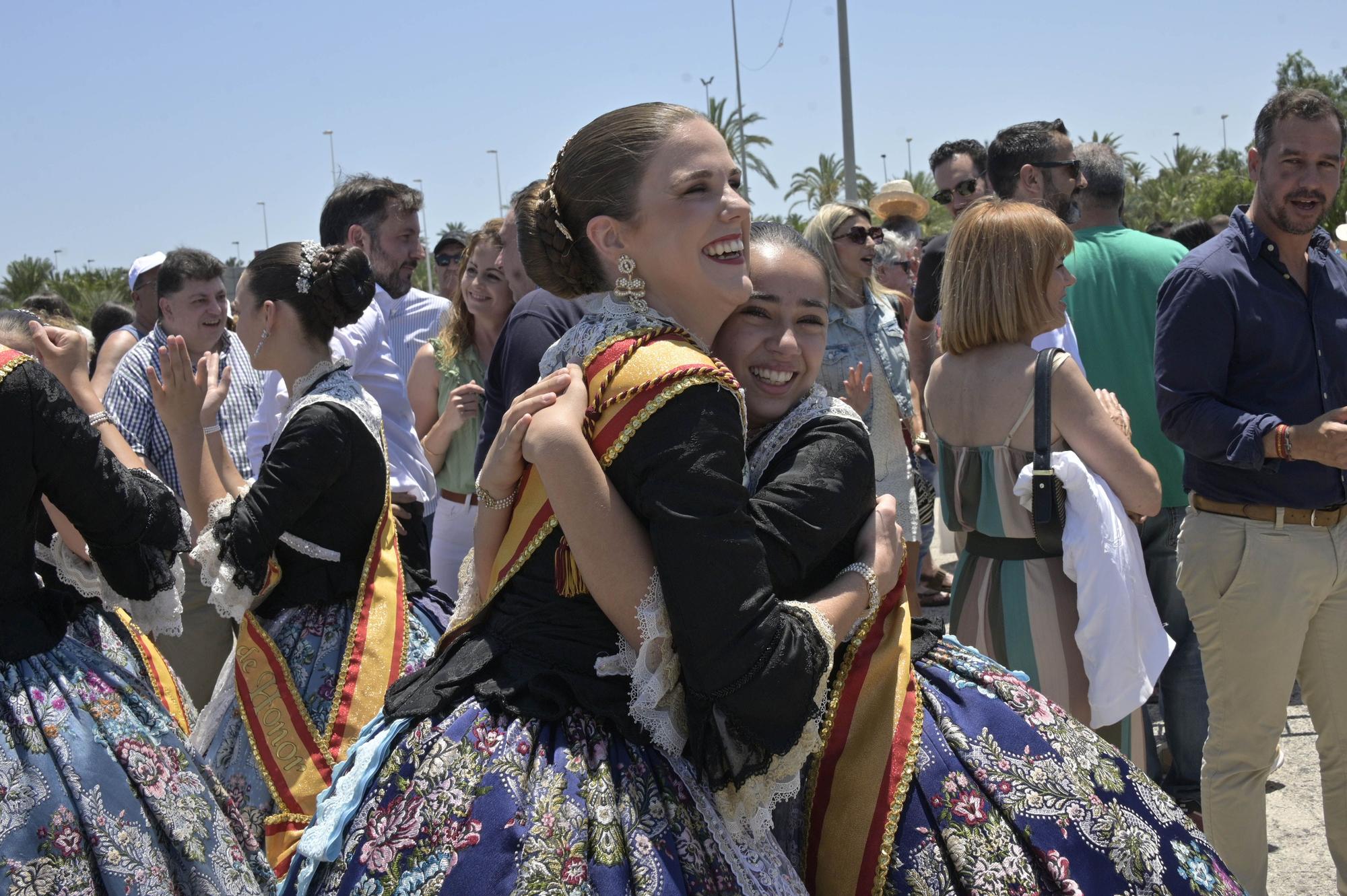 Pólvora y los colores de Elche en el cielo: una mascletà especial y esperada