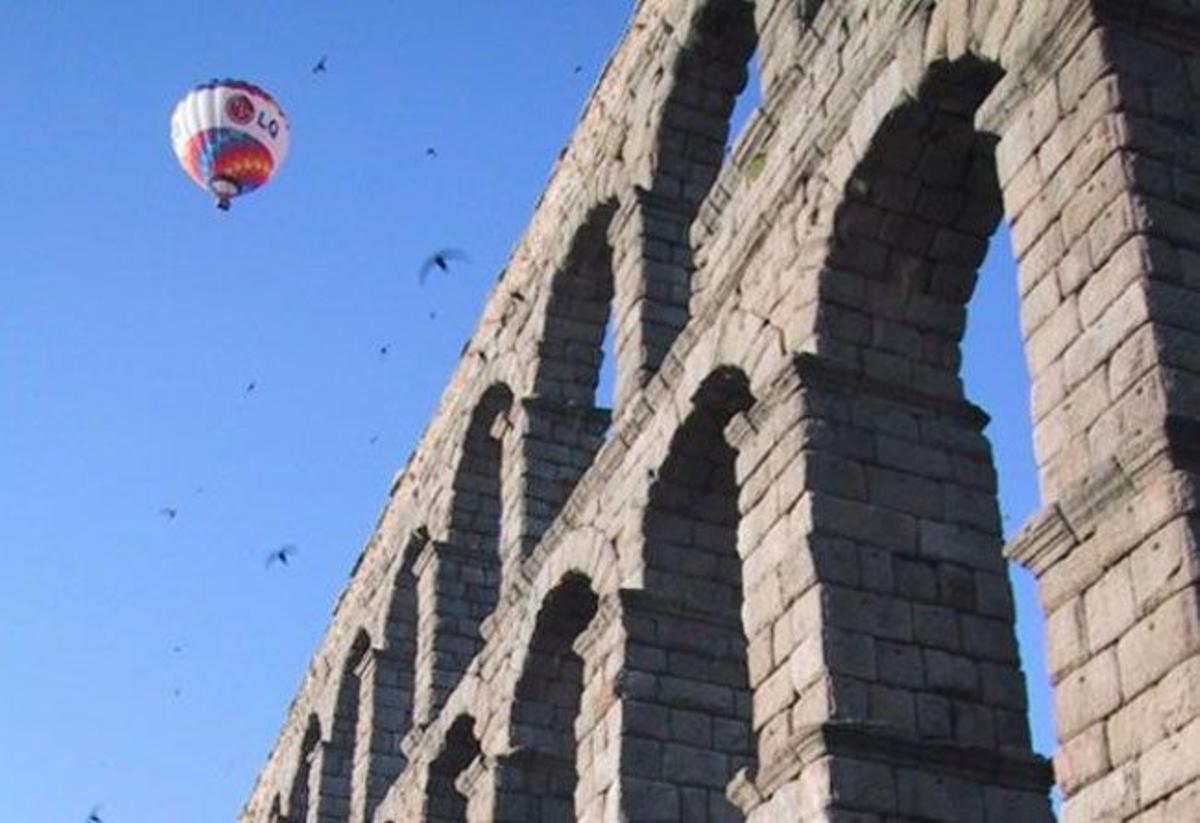 Vuelo en globo en Segovia: plan de San Valentín