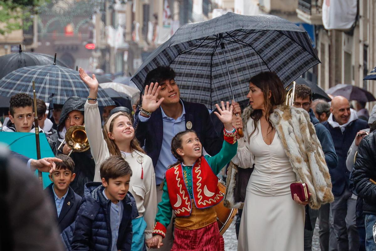 La lluvia concede una tregua a la Gloria Infantil de Alcoy La lluvia concede una tregua a la Gloria Infantil de Alcoy