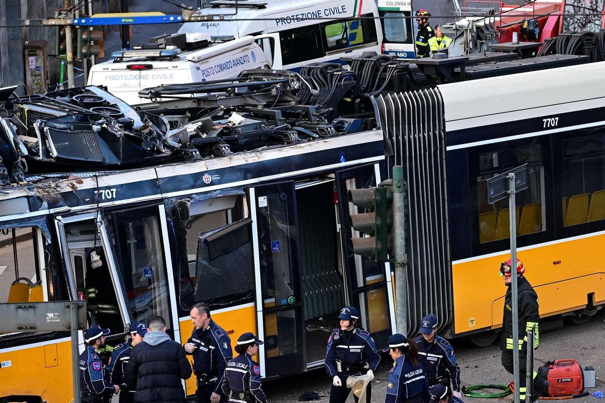 Al menos dos muertos y unos 40 heridos al estrellarse un tranvía contra ...