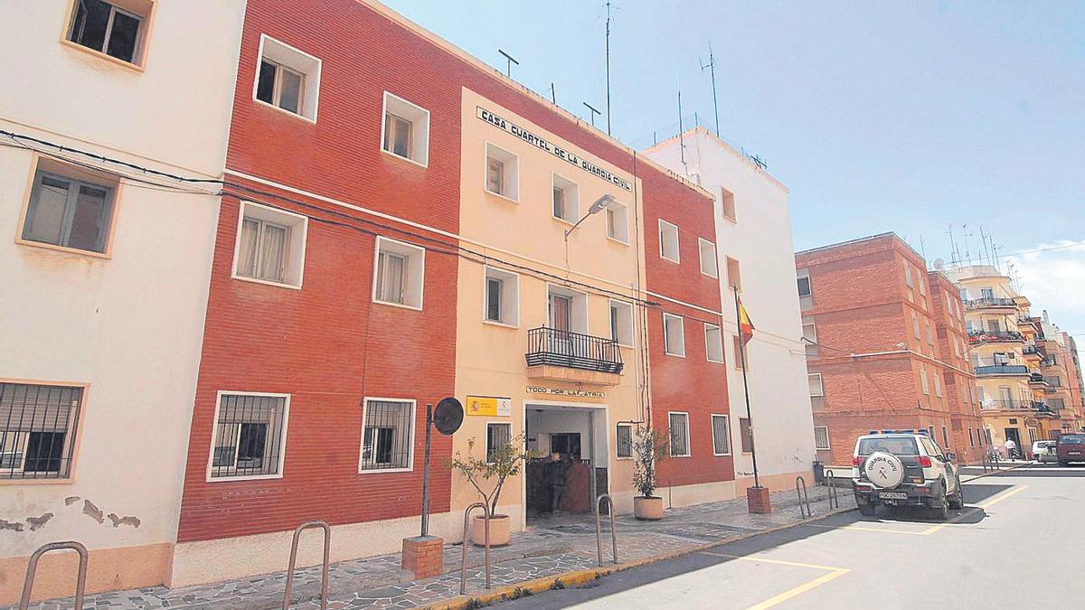 Cuartel de la Guardia Civil de Burriana donde se entregó el presunto agresor machista.