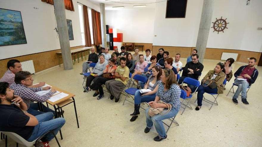 Los portavoces y miembros del colectivo, en su cita de ayer. // Gustavo Santos